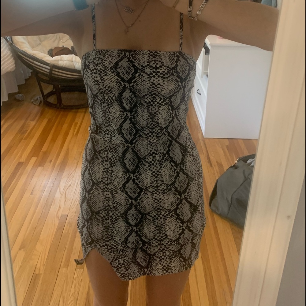 Black& White reptile print bodycon dress. Size small, brand- Garage